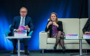 Image of Kristel Van der Elst at a conference used as header for The future of evidence, expertise and think tanks – a foresight perspective on ‘evidence-based’ decision making blog post